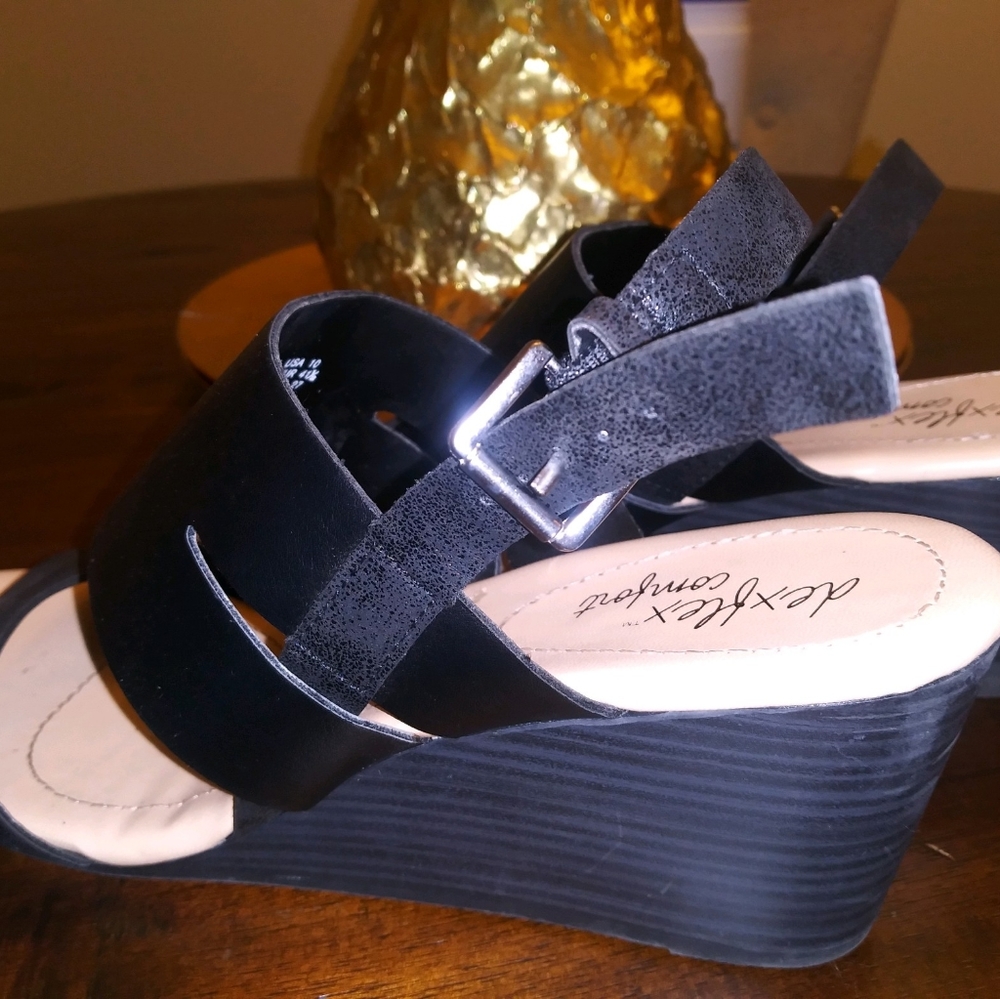 Dexflex Sandals - Picture 2 of 4